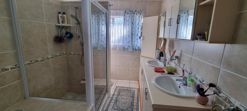 4 Bedroom Property for Sale in Fraaiuitsig Western Cape